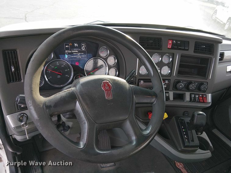 image for item EC1205 2017 Kenworth T680 semi truck