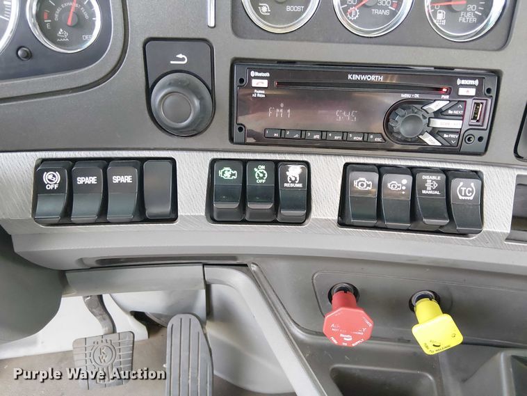 image for item EC1205 2017 Kenworth T680 semi truck