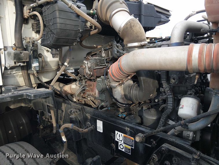 image for item EC1205 2017 Kenworth T680 semi truck