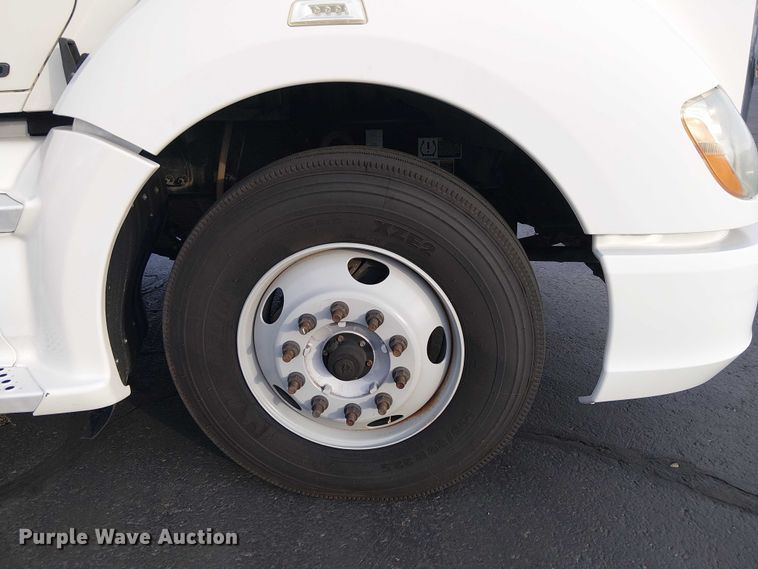 image for item EC1205 2017 Kenworth T680 semi truck