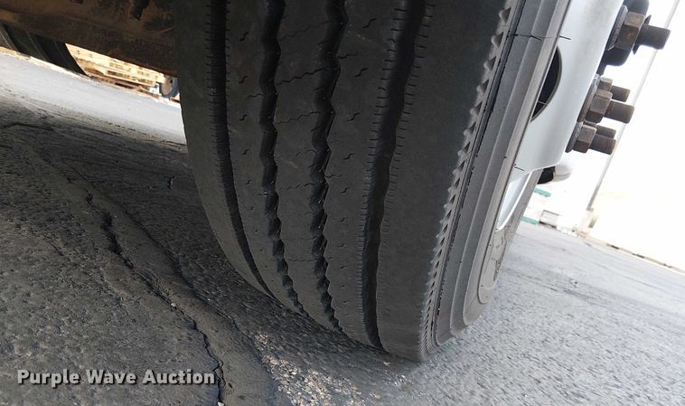 image for item EC1205 2017 Kenworth T680 semi truck