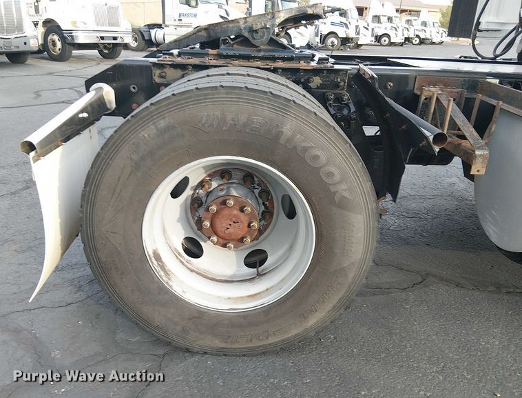 image for item EC1205 2017 Kenworth T680 semi truck