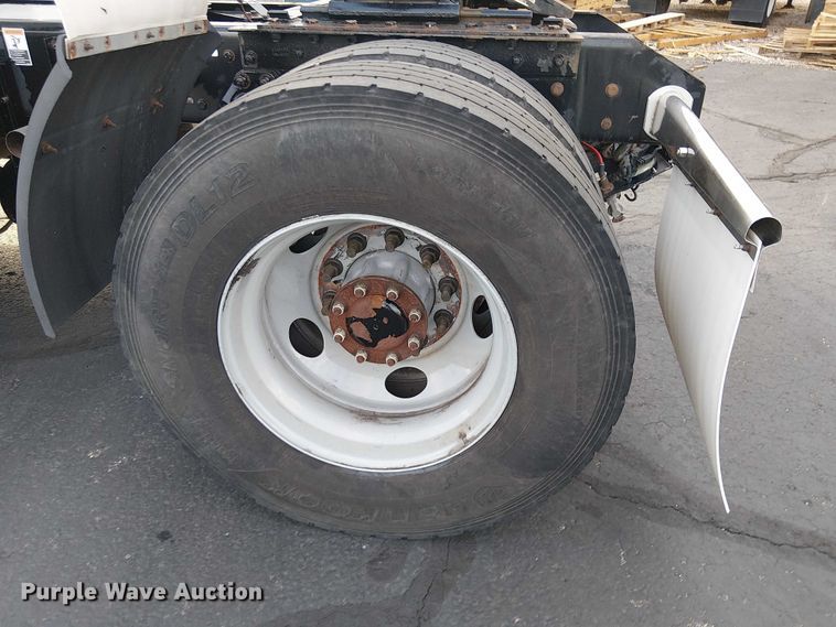 image for item EC1205 2017 Kenworth T680 semi truck