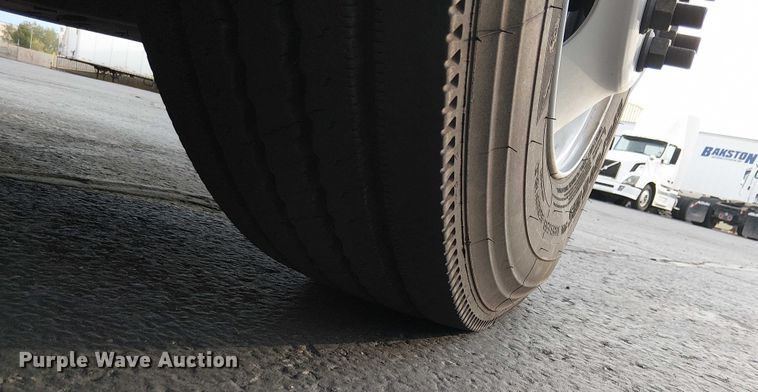 image for item EC1205 2017 Kenworth T680 semi truck