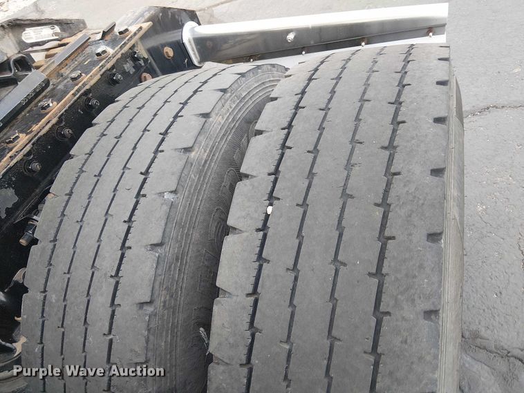 image for item EC1205 2017 Kenworth T680 semi truck