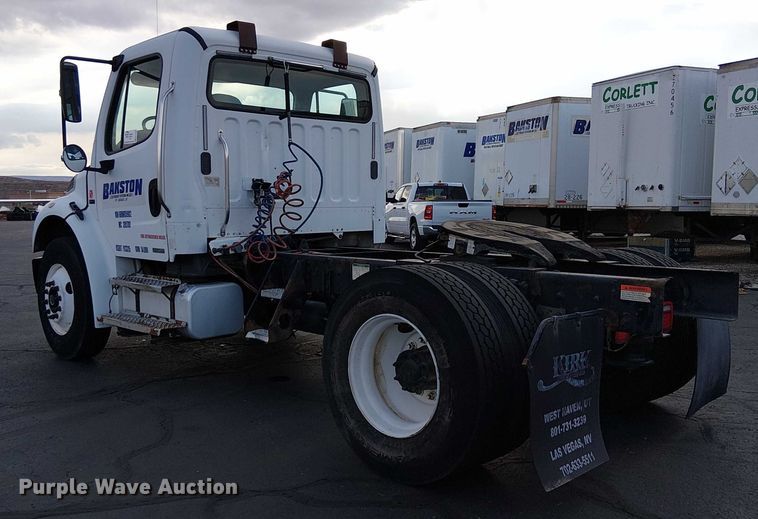 image for item EC1206 2006 Freightliner M2 semi truck