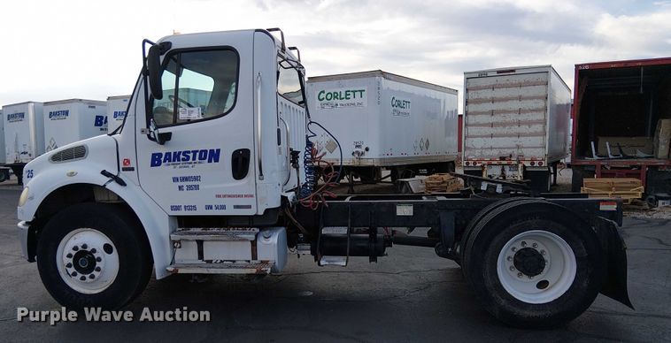 image for item EC1206 2006 Freightliner M2 semi truck