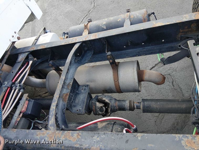 image for item EC1206 2006 Freightliner M2 semi truck