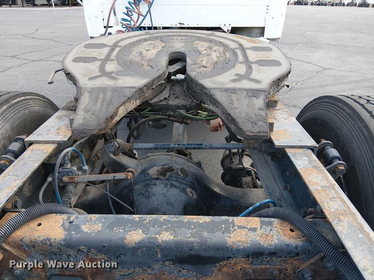 image for item EC1206 2006 Freightliner M2 semi truck