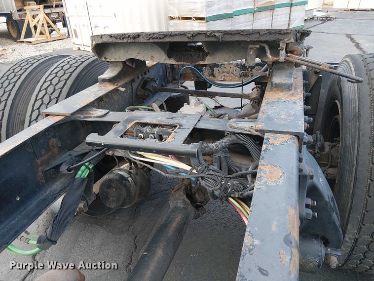 image for item EC1206 2006 Freightliner M2 semi truck