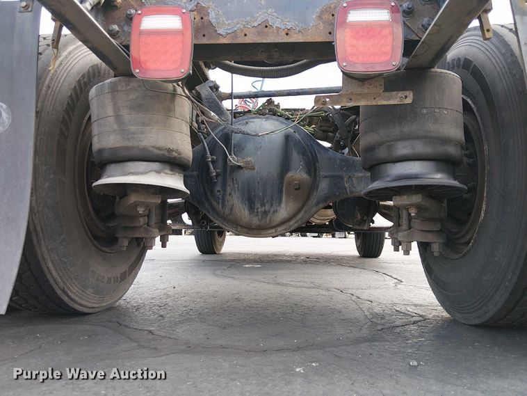 image for item EC1206 2006 Freightliner M2 semi truck