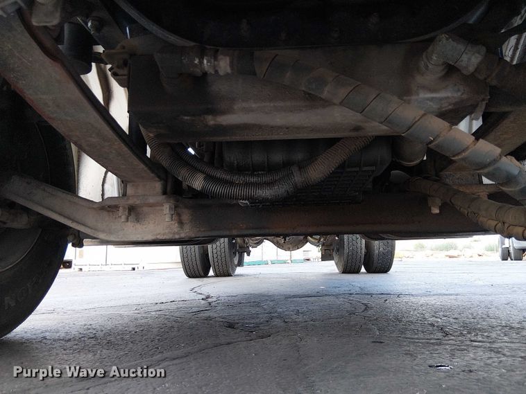 image for item EC1206 2006 Freightliner M2 semi truck