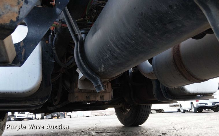 image for item EC1206 2006 Freightliner M2 semi truck