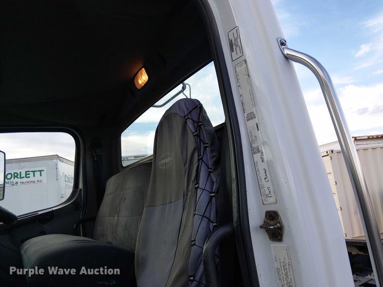 image for item EC1206 2006 Freightliner M2 semi truck