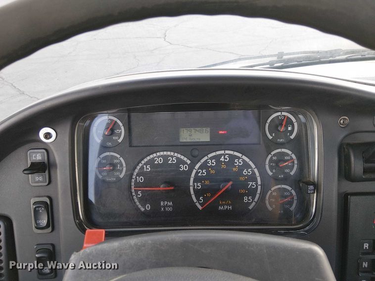 image for item EC1206 2006 Freightliner M2 semi truck