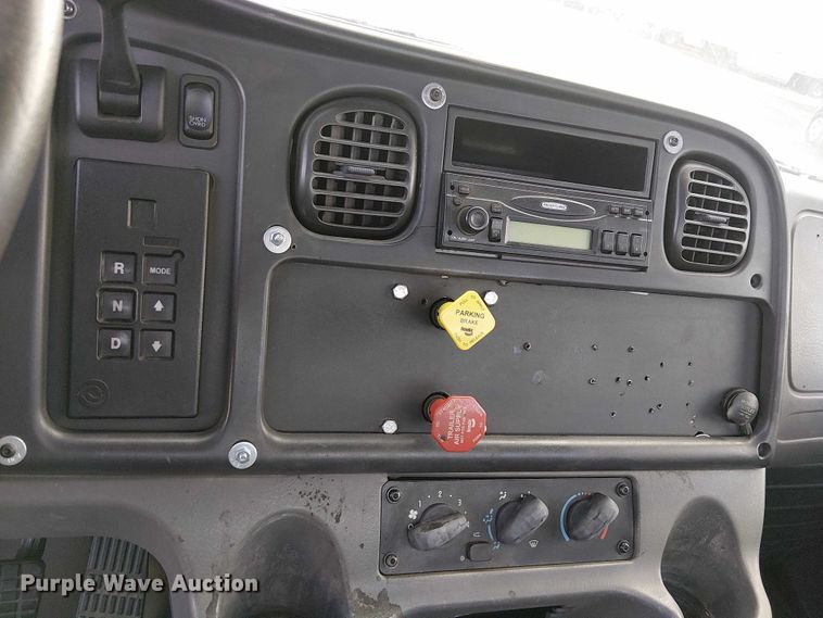 image for item EC1206 2006 Freightliner M2 semi truck