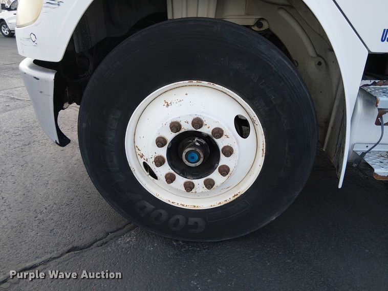 image for item EC1206 2006 Freightliner M2 semi truck