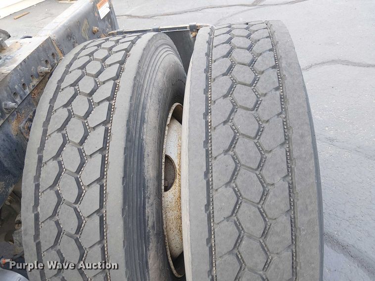 image for item EC1206 2006 Freightliner M2 semi truck