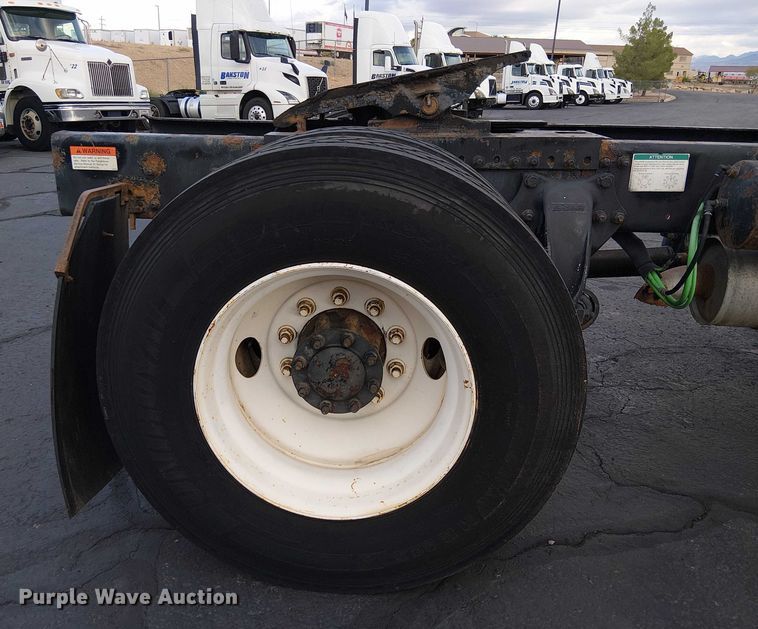 image for item EC1206 2006 Freightliner M2 semi truck