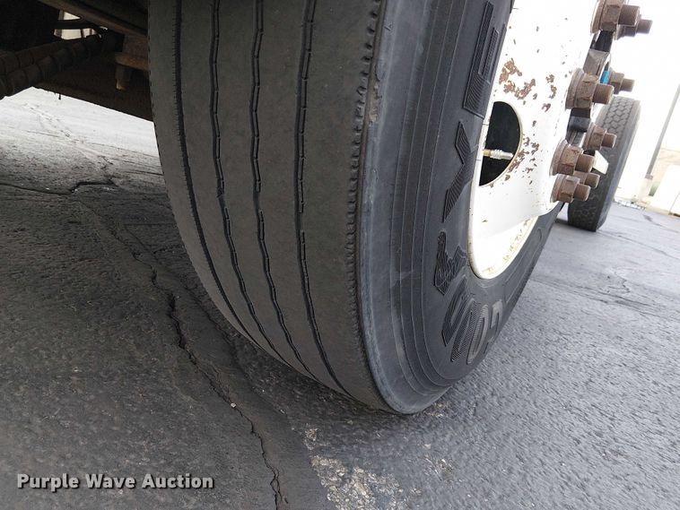 image for item EC1206 2006 Freightliner M2 semi truck