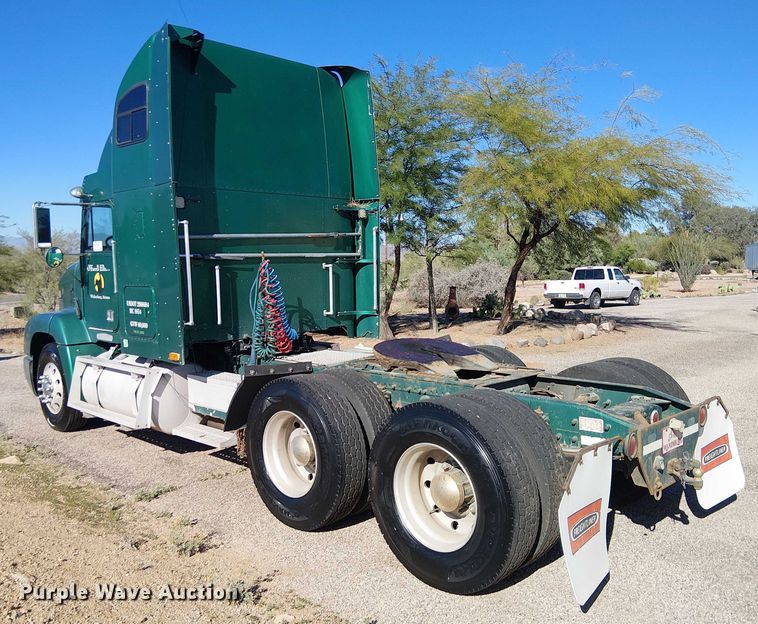 image for item EC1216 1995 Freightliner FLD 112 semi truck