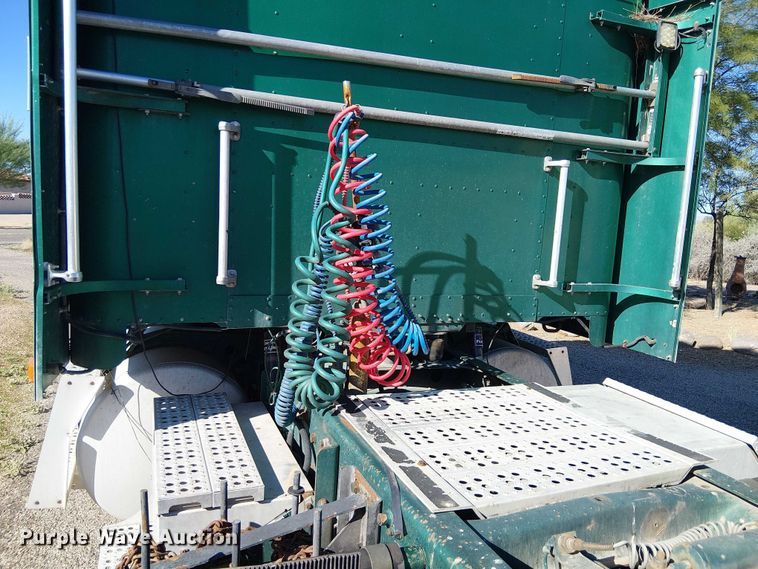 image for item EC1216 1995 Freightliner FLD 112 semi truck