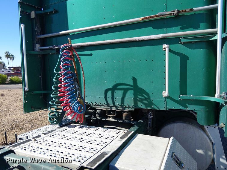 image for item EC1216 1995 Freightliner FLD 112 semi truck