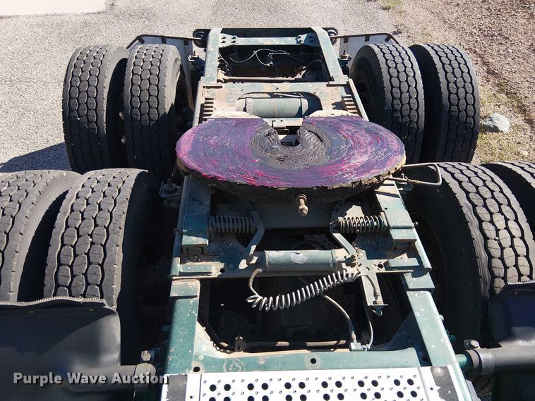 image for item EC1216 1995 Freightliner FLD 112 semi truck