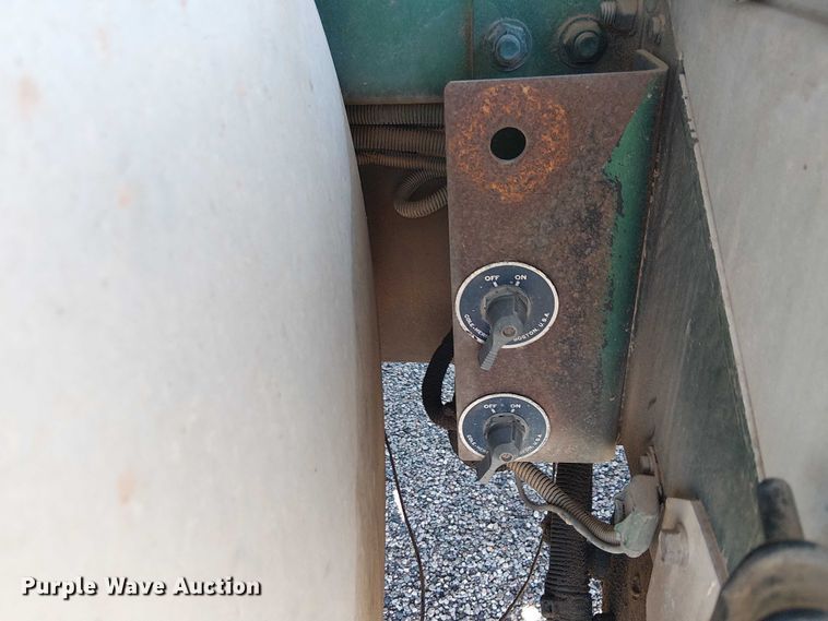 image for item EC1216 1995 Freightliner FLD 112 semi truck