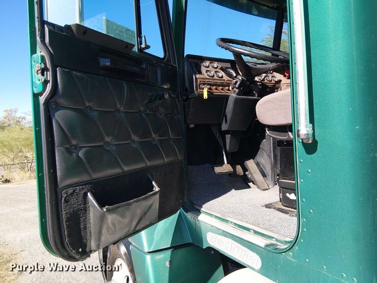 image for item EC1216 1995 Freightliner FLD 112 semi truck