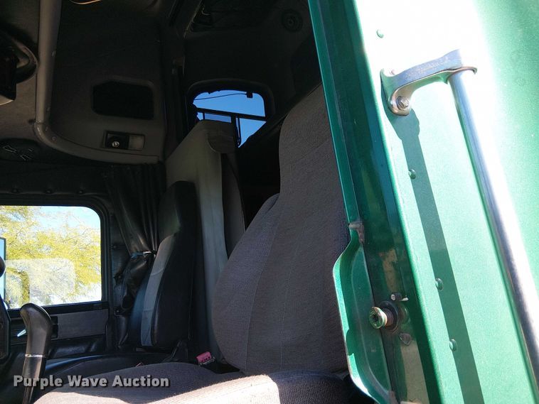 image for item EC1216 1995 Freightliner FLD 112 semi truck