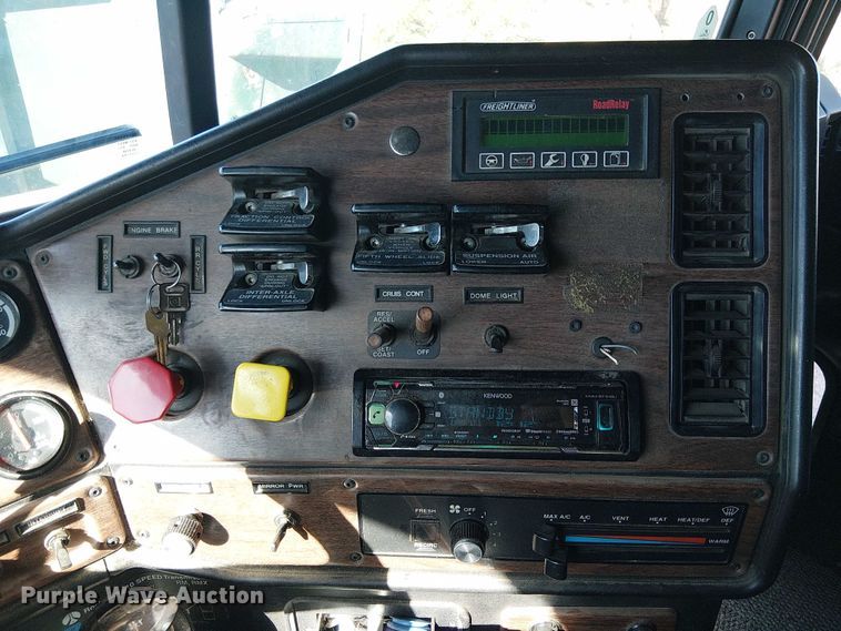 image for item EC1216 1995 Freightliner FLD 112 semi truck
