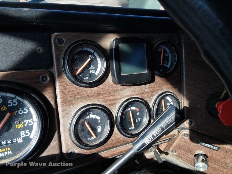 image for item EC1216 1995 Freightliner FLD 112 semi truck