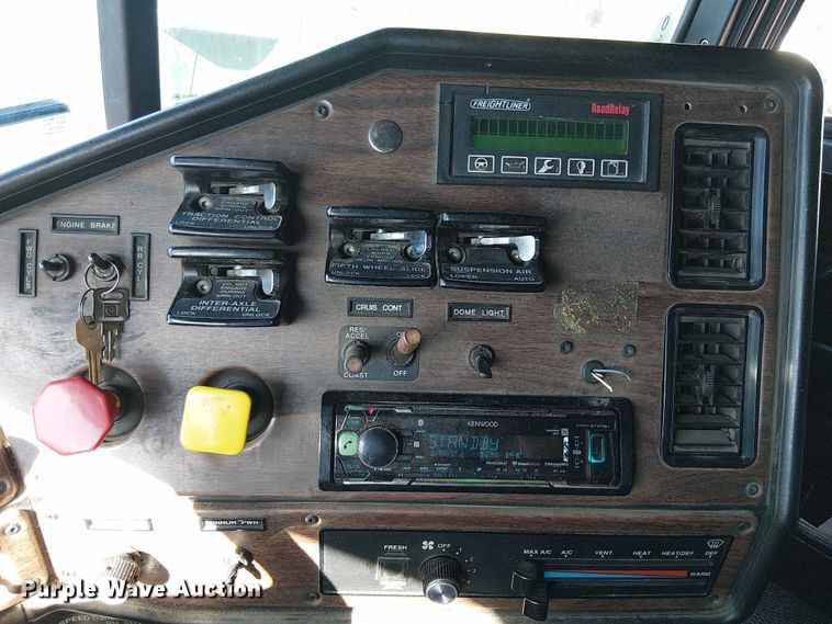 image for item EC1216 1995 Freightliner FLD 112 semi truck