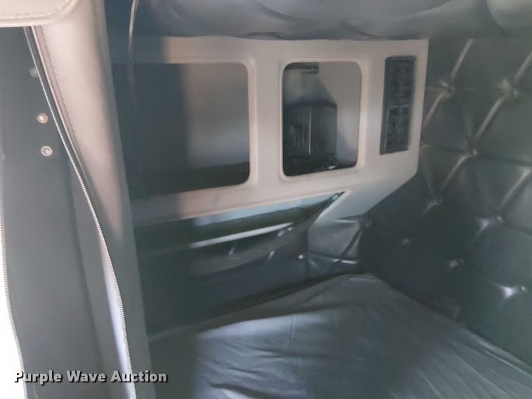 image for item EC1216 1995 Freightliner FLD 112 semi truck