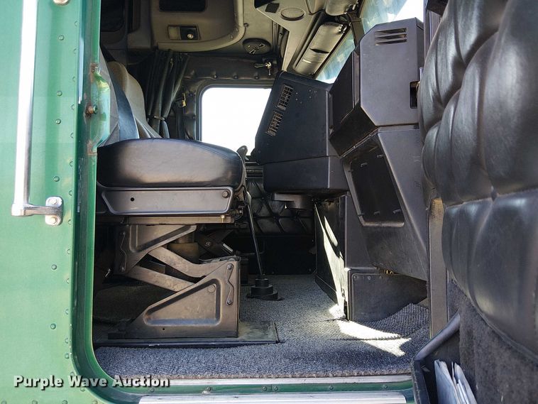 image for item EC1216 1995 Freightliner FLD 112 semi truck