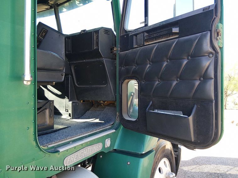 image for item EC1216 1995 Freightliner FLD 112 semi truck