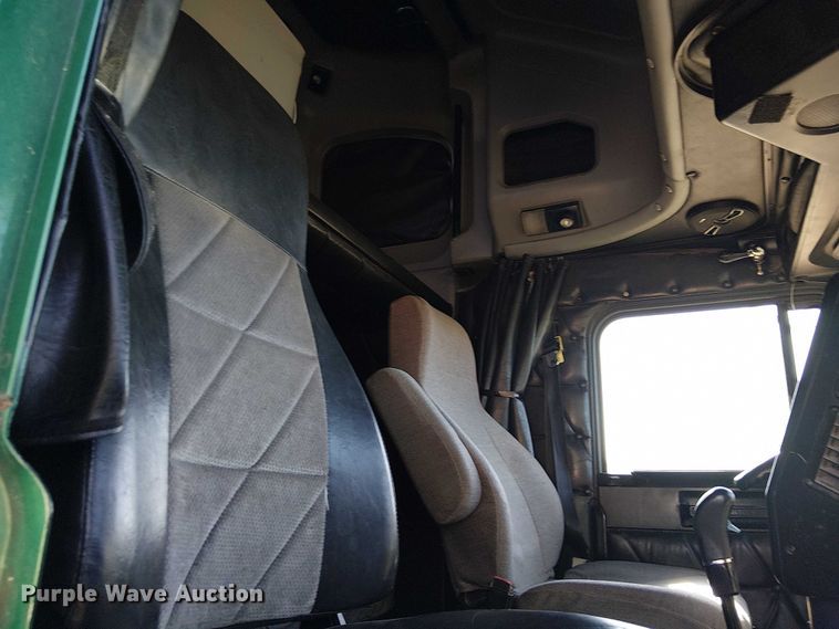 image for item EC1216 1995 Freightliner FLD 112 semi truck