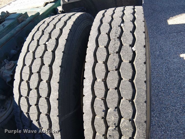 image for item EC1216 1995 Freightliner FLD 112 semi truck