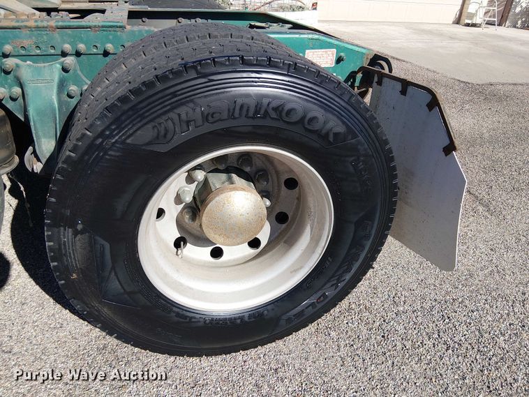 image for item EC1216 1995 Freightliner FLD 112 semi truck