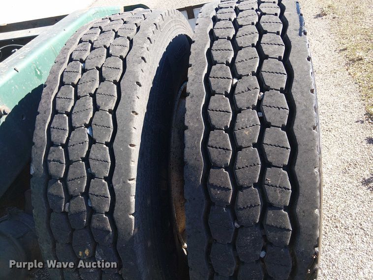 image for item EC1216 1995 Freightliner FLD 112 semi truck