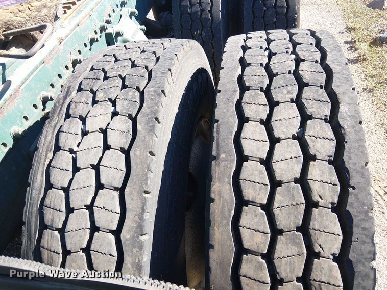 image for item EC1216 1995 Freightliner FLD 112 semi truck