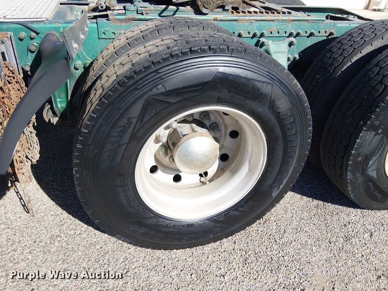 image for item EC1216 1995 Freightliner FLD 112 semi truck