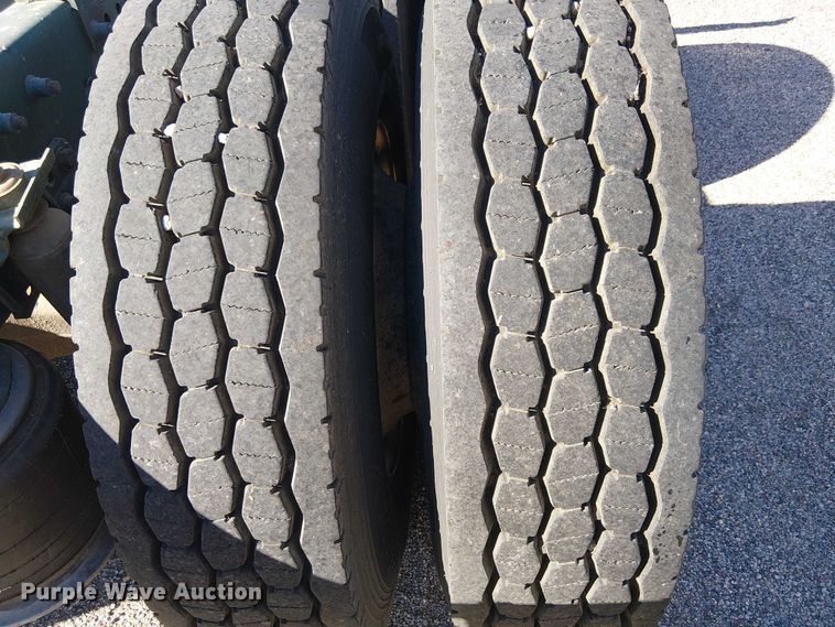 image for item EC1216 1995 Freightliner FLD 112 semi truck