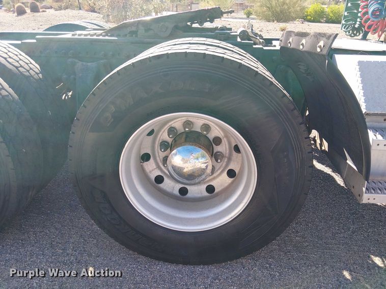 image for item EC1216 1995 Freightliner FLD 112 semi truck