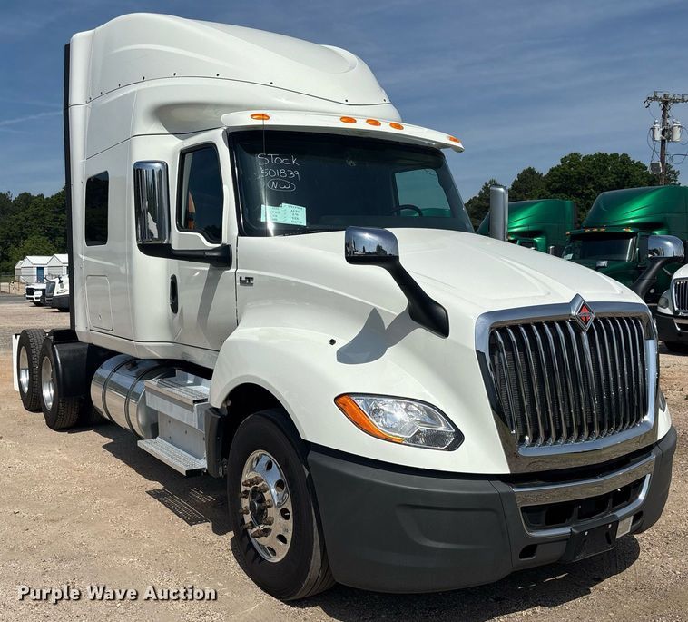 image for item EC3586 2020 International LT625 semi truck