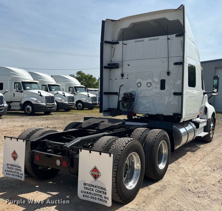 image for item EC3586 2020 International LT625 semi truck