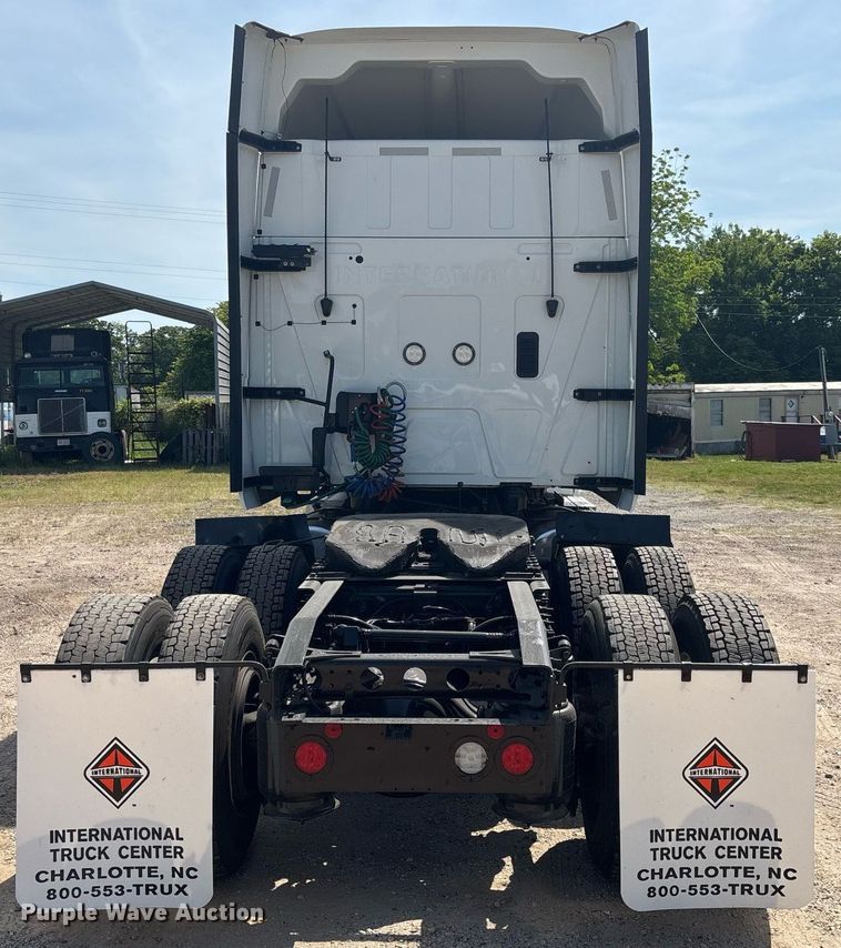 image for item EC3586 2020 International LT625 semi truck