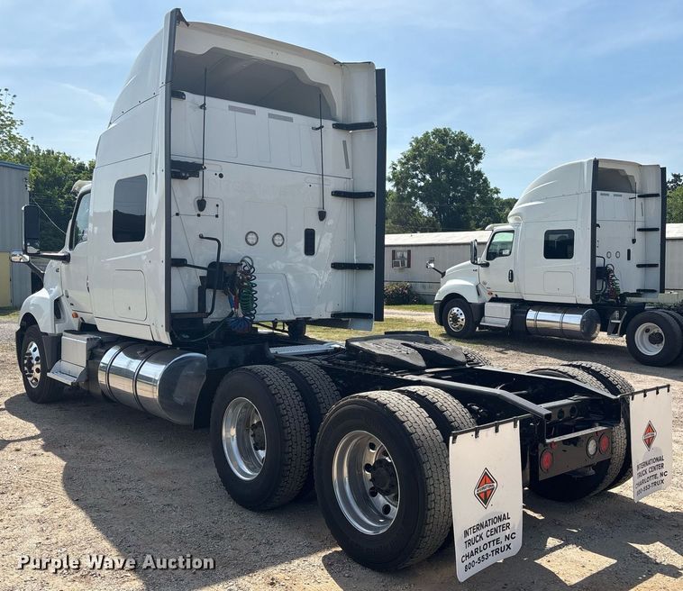 image for item EC3586 2020 International LT625 semi truck