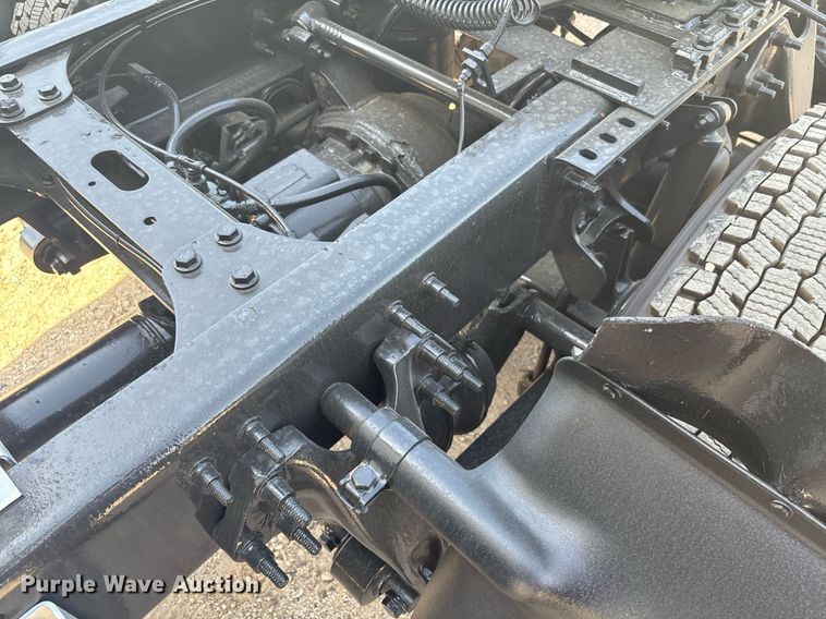 image for item EC3586 2020 International LT625 semi truck